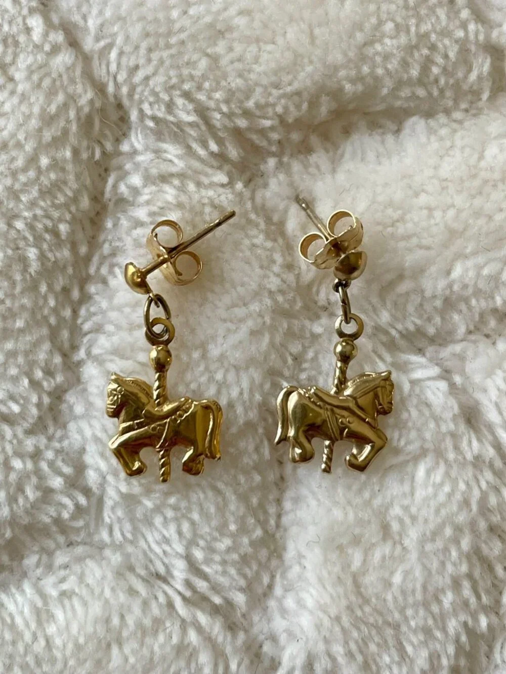 14k gold children's dangle carousel horse earrings